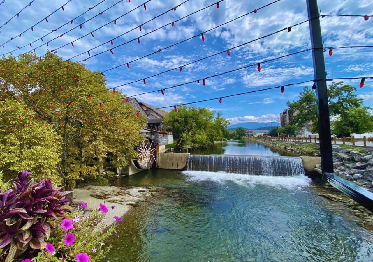 Relaxing Condo On The River - New Air Hockey Table Pigeon Forge Esterno foto