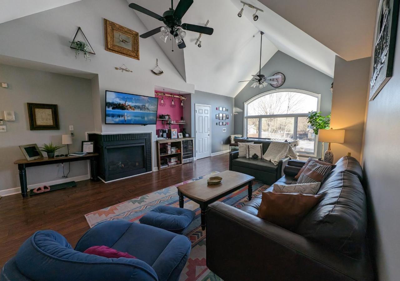 Relaxing Condo On The River - New Air Hockey Table Pigeon Forge Esterno foto